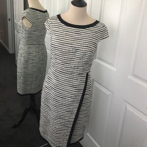 Sz 4 Ann Taylor Cap Sleeve Dress